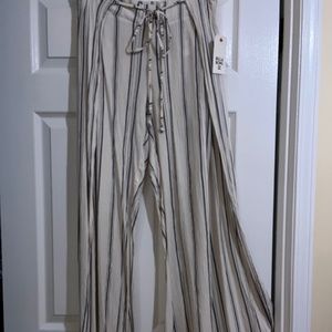 NWT full front vent beachy pants by Billabong cream with grey stripes, size L.